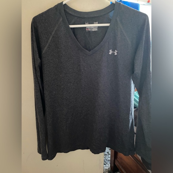 UNDER ARMOUR long sleeve top. Size lg - Picture 2 of 2